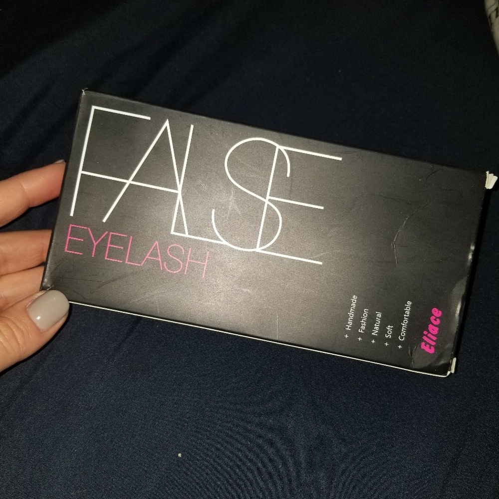 False eyelashes